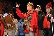 Der Triumphator präsentiert das aktuelle Löwenbräu Starkbier gleichen Namens (Foto: Ingrid Grossmann)